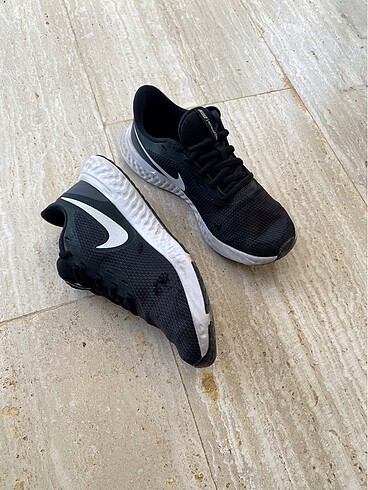 38,5 Beden Nike Revolution 5 Koşu Ayakkabısı