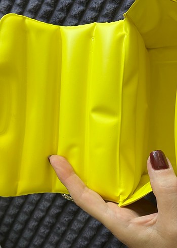  Beden Furla Sarı Deri Tokalı Kadın Çanta