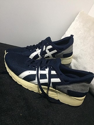 asics 42