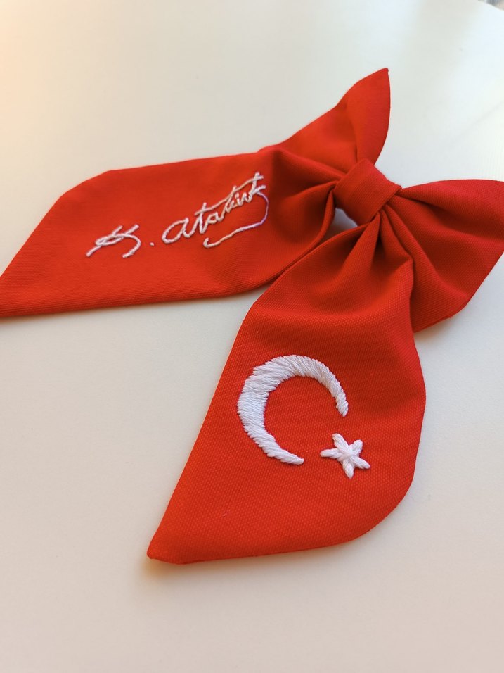 Atatürk imzalı Ay Yıldız Nakışlı Kırmızı Toka - Görsel 2