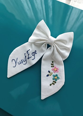 Beyaz Nakışlı Vintage Kumaş Fiyonk