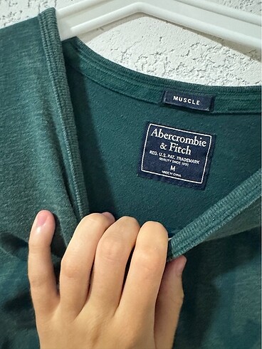 m Beden Abercrombie fitch tshirt