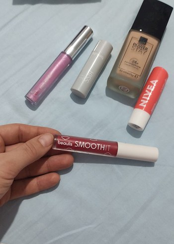 Kırmızı Ruj - Görsel 2