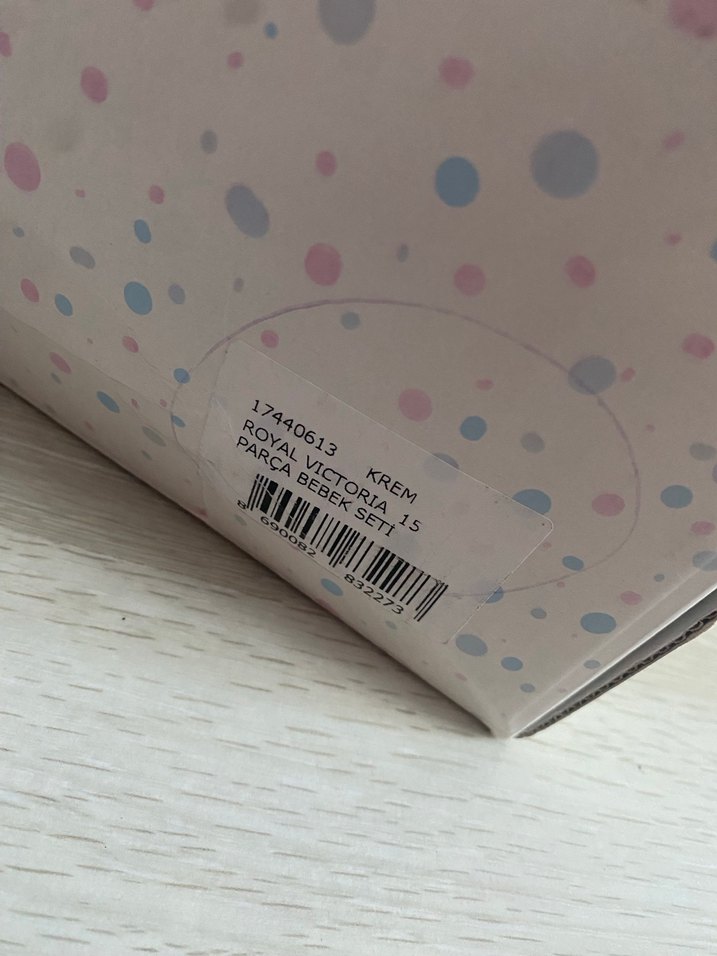 Kız Çocuk Beyaz Kapüşonlu Nakışlı Bornoz - Görsel 4