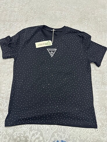 Guess tshirt