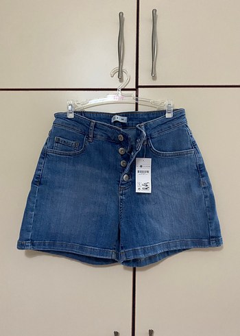 Düğmeli Mavi Denim Mini Şort