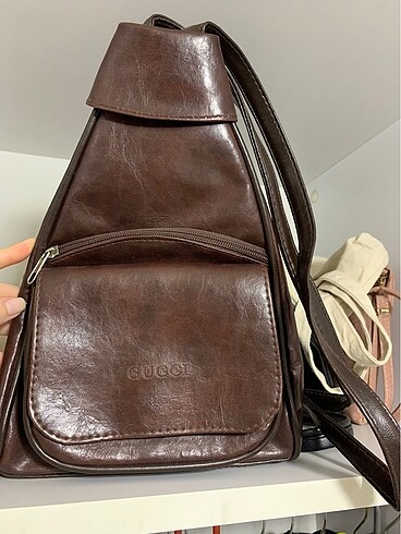 Az kullanılmış omuz ve kol ile kullanımlı gucci çanta