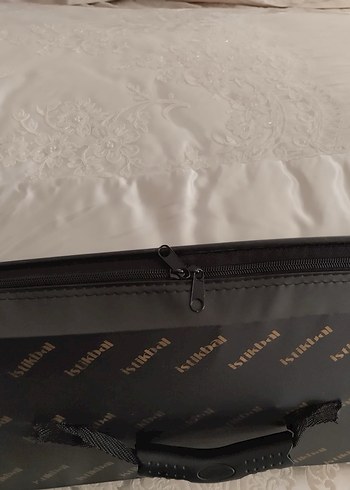 İşlemeli Beyaz Parlak Yatak Örtüsü - Görsel 4