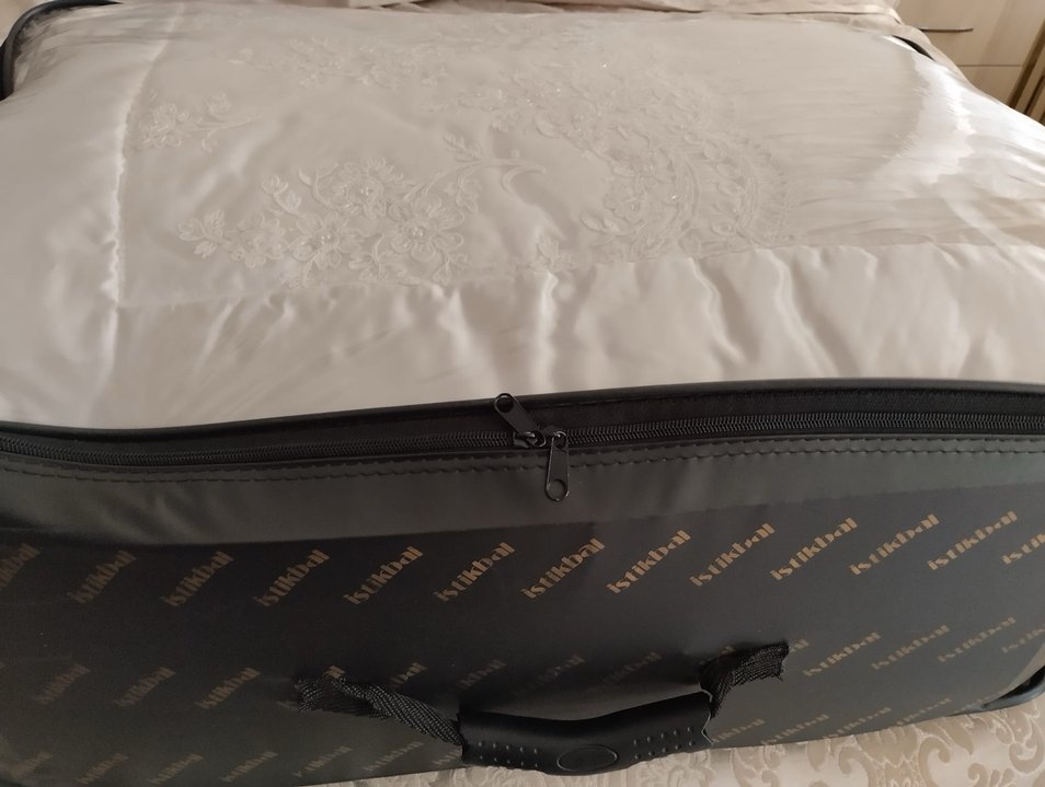 İşlemeli Beyaz Parlak Yatak Örtüsü - Görsel 4