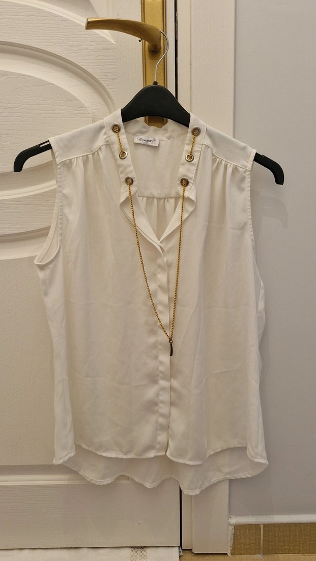 Zincir Detaylı Beyaz Kolsuz Kadın Bluz - Görsel 2