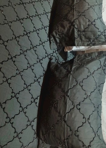 siyah Nakışlı Yatak Örtüsü - Görsel 6