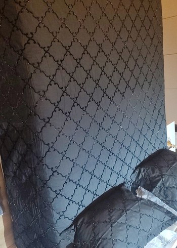 siyah Nakışlı Yatak Örtüsü - Görsel 4