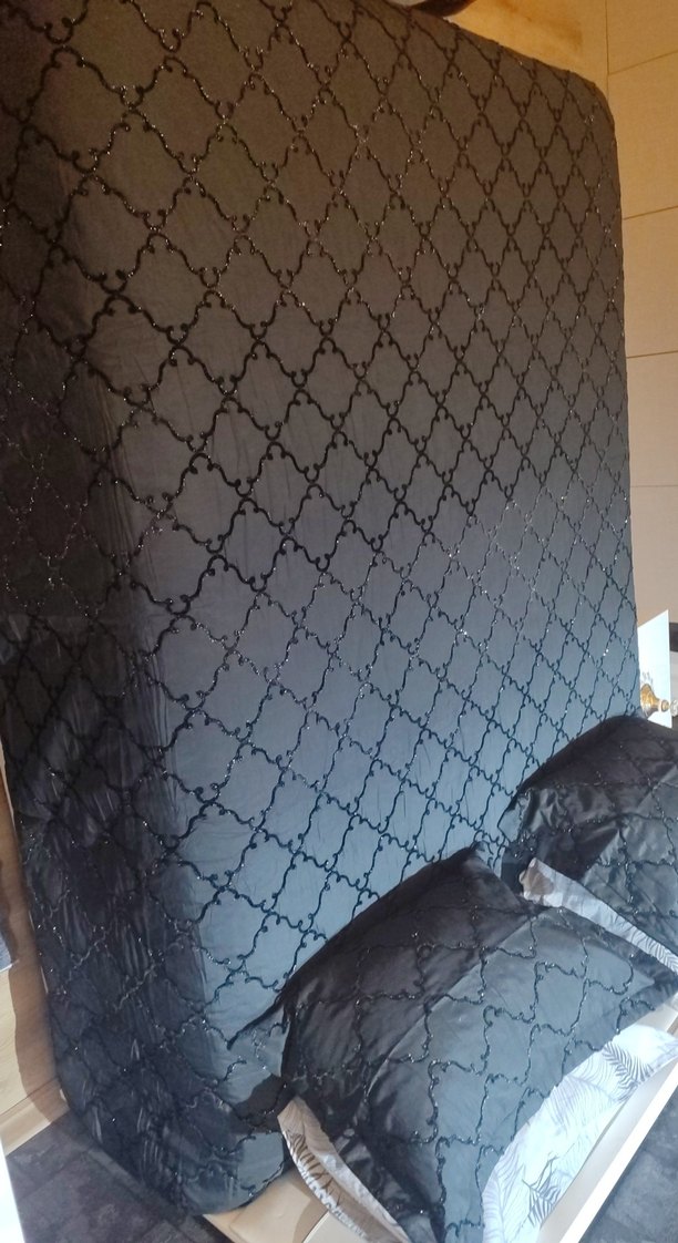 siyah Nakışlı Yatak Örtüsü - Görsel 4