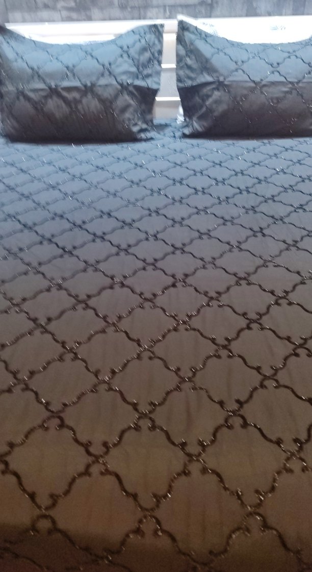 siyah Nakışlı Yatak Örtüsü - Görsel 2