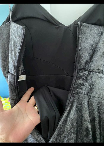 Gri V Yakalı Uzun Askılı Gotik Abiye - Görsel 4