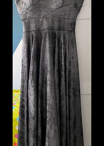 Gri V Yakalı Uzun Askılı Gotik Abiye - Görsel 5