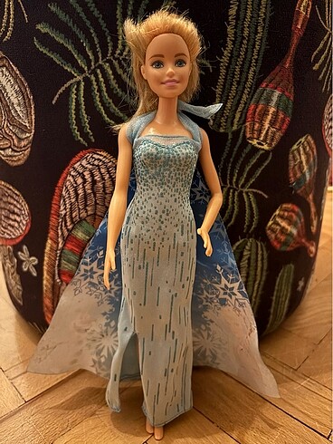 Barbie oyuncak bebek