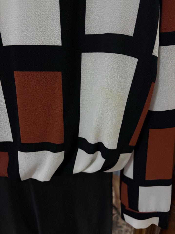 Desenli V Yaka elbise - Görsel 4