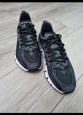 40 Beden siyah Renk Sıfır reebok spor ayakkabı