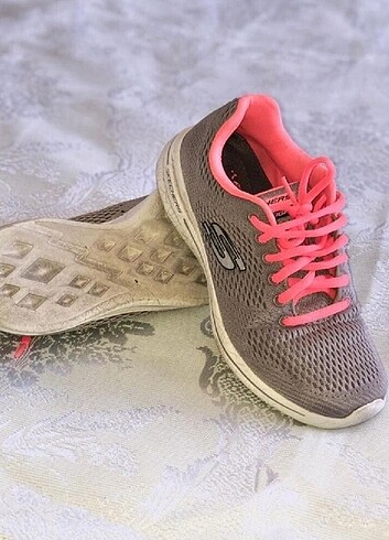 36 Beden Skechers spor ayakkabı