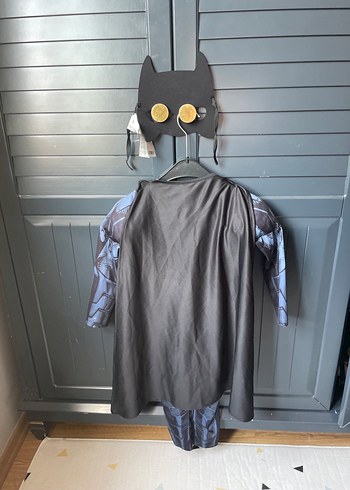 LC Waikiki Batman pelerinli maskeli uzun Kollu Kemerli Biker Çocuk Kostümü