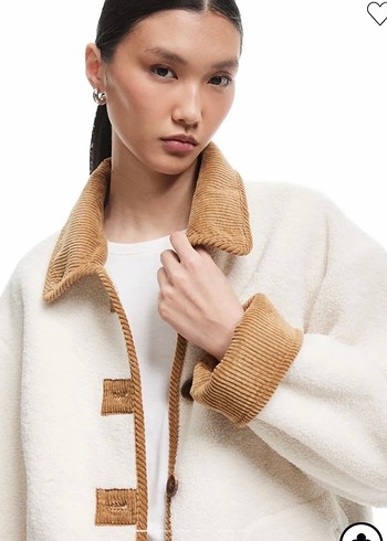 Kürk Detaylı Beyaz Midi Kadın Ceket - Görsel 3