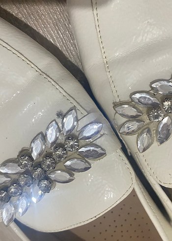 İşlemeli Beyaz Deri Tokalı Kadın rugan babet - Görsel 3