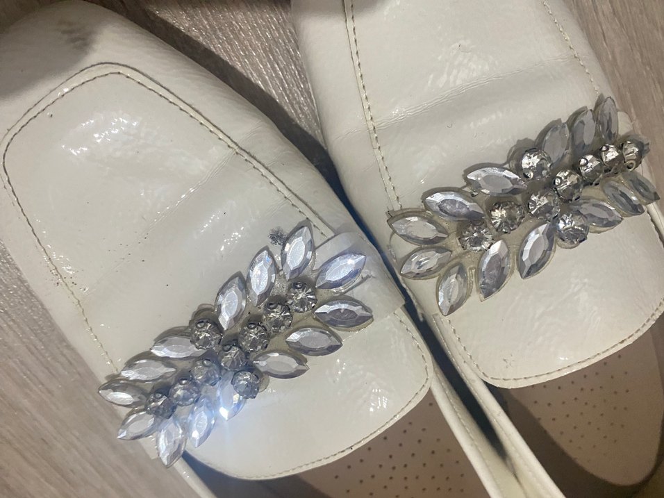 İşlemeli Beyaz Deri Tokalı Kadın rugan babet - Görsel 3