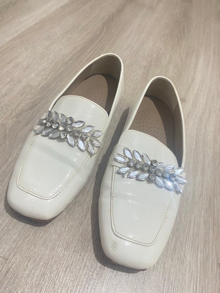 İşlemeli Beyaz Deri Tokalı Kadın rugan babet - Görsel 4