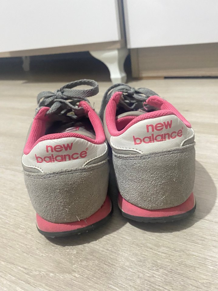 Gri ve Pembe Kadın Spor Ayakkabı Velcro Bağcıklı - Görsel 2