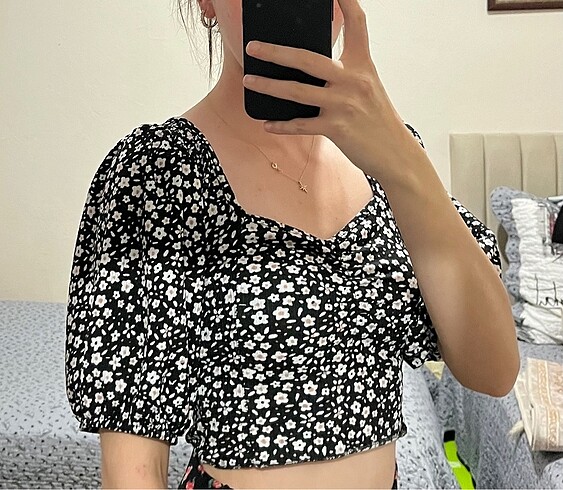 Trendyol & Milla Trendyolmilla çiçekli balon kol crop bluz