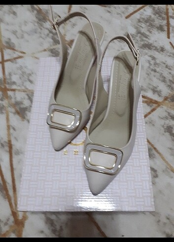 Tokalı Kadeh Topuklu stiletto ayakkabı 