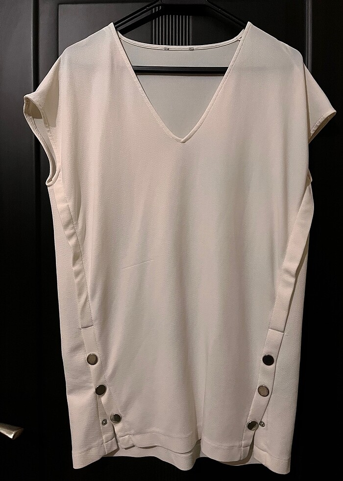 V yaka tişört - Görsel 2