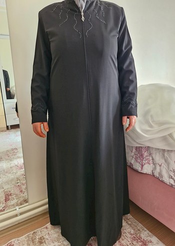 Uzun Kollu Siyah Nakışlı Kadın Ferace - Görsel 2