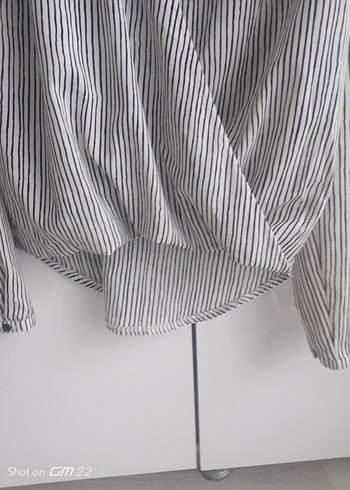 Gri Çizgili Pamuklu V Yaka Kadın Gömlek - Görsel 3