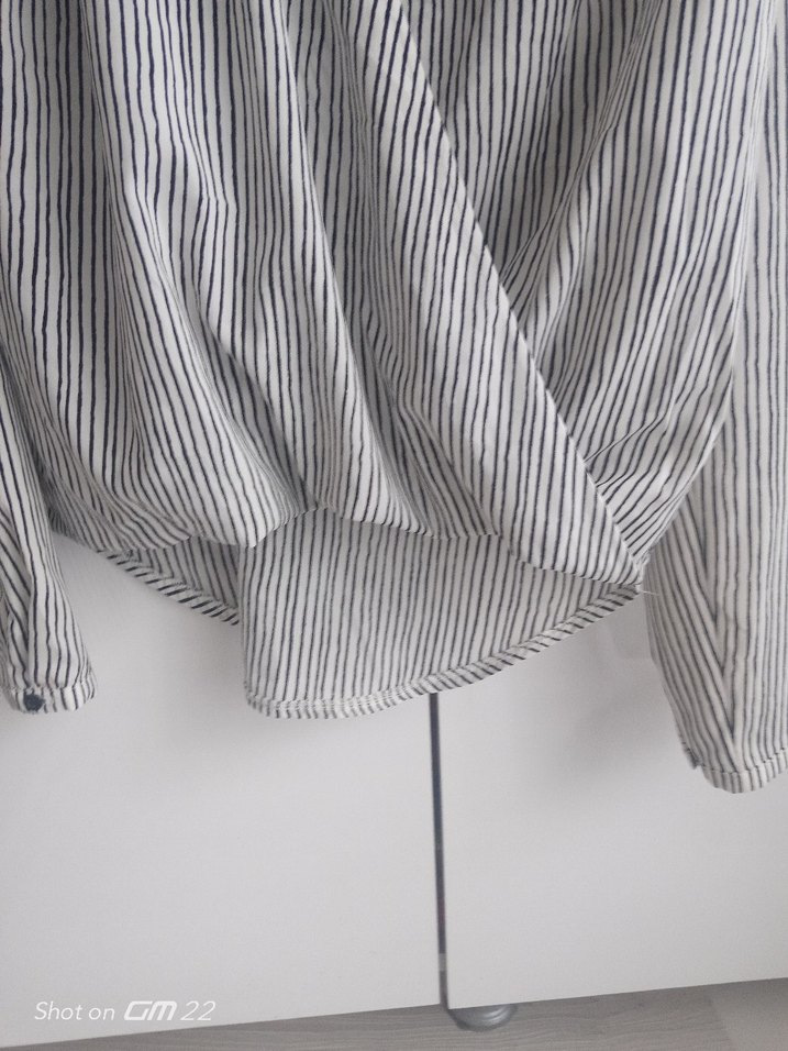 Gri Çizgili Pamuklu V Yaka Kadın Gömlek - Görsel 3