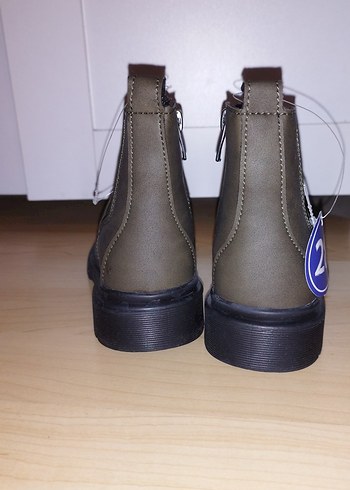 Erkek Çocuk Bot - Görsel 3