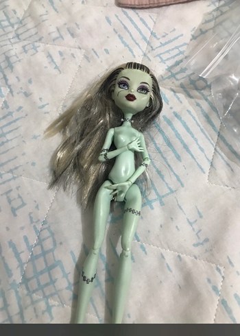 Monster High Pastel Ten Renk Bebek