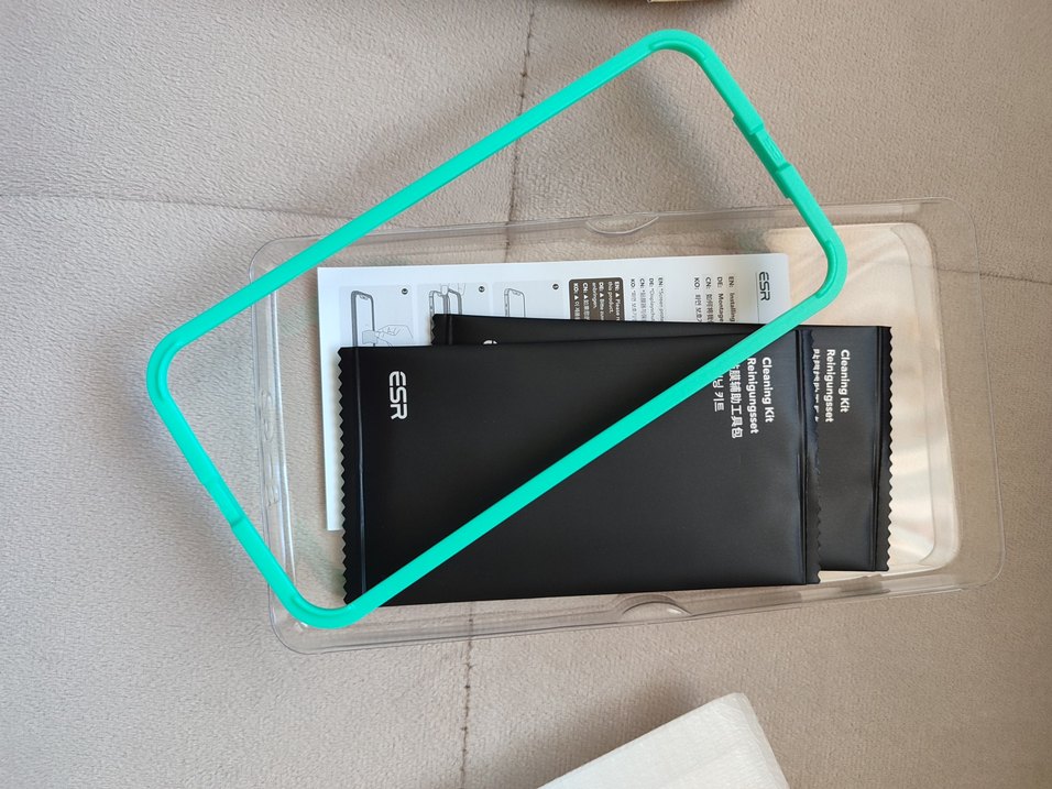 ESR iPhone 12/12 Pro Temperli Cam Ekran Koruyucu 2'li - Görsel 3