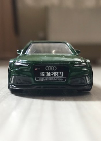 Hot Wheels 17 Audi RS 6 Avant