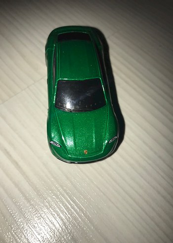 Beden Renk Hot Wheels Yeşil Porsche Taycan Turbo S