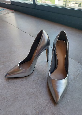 Gri Metalik Stiletto Topuklu Kadın Ayakkabı