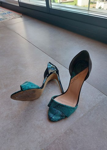 37,5 Beden Turkuaz Yılan Desenli Tokalı Stiletto