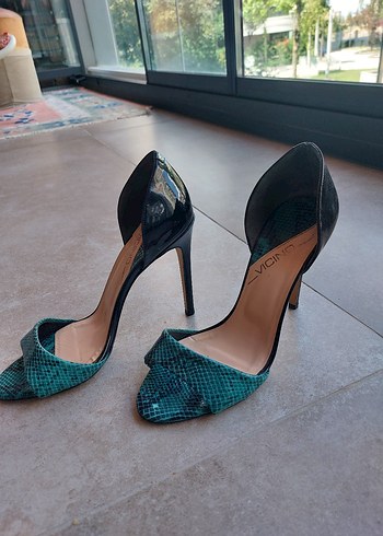 Diğer Turkuaz Yılan Desenli Tokalı Stiletto