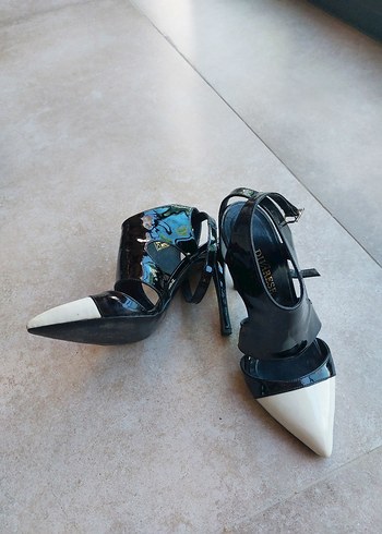 Divarese Zebra Desenli Tokalı Stiletto Topuklu Kadın Ayakkabı