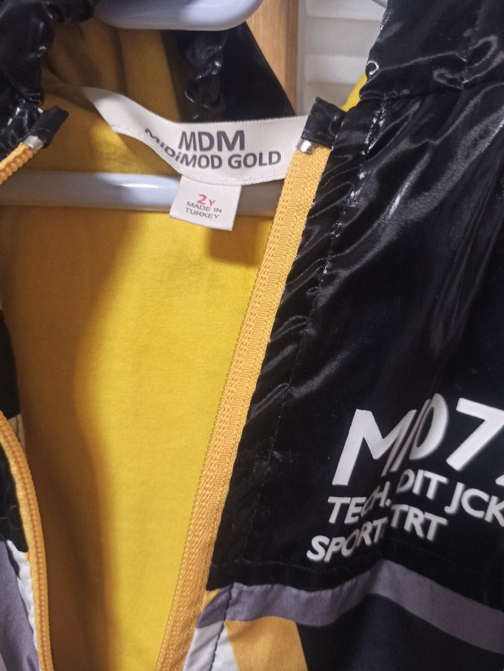 Erkek Çocuk Siyah Kapüşonlu Fermuarlı Ceket - Görsel 2