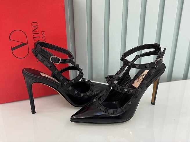Valentino Rockstud pumps
