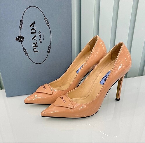 Prada topuklu