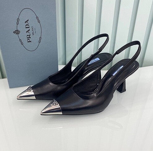 Prada topuklu