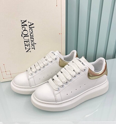 Alexander McQueen Sneaker